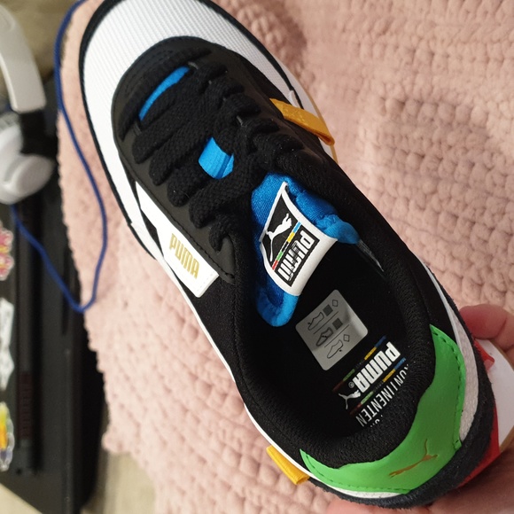 Youth size 6 (Size 8 Womens) Black & white Puma casual sneakers (new with box) - Picture 4 of 4